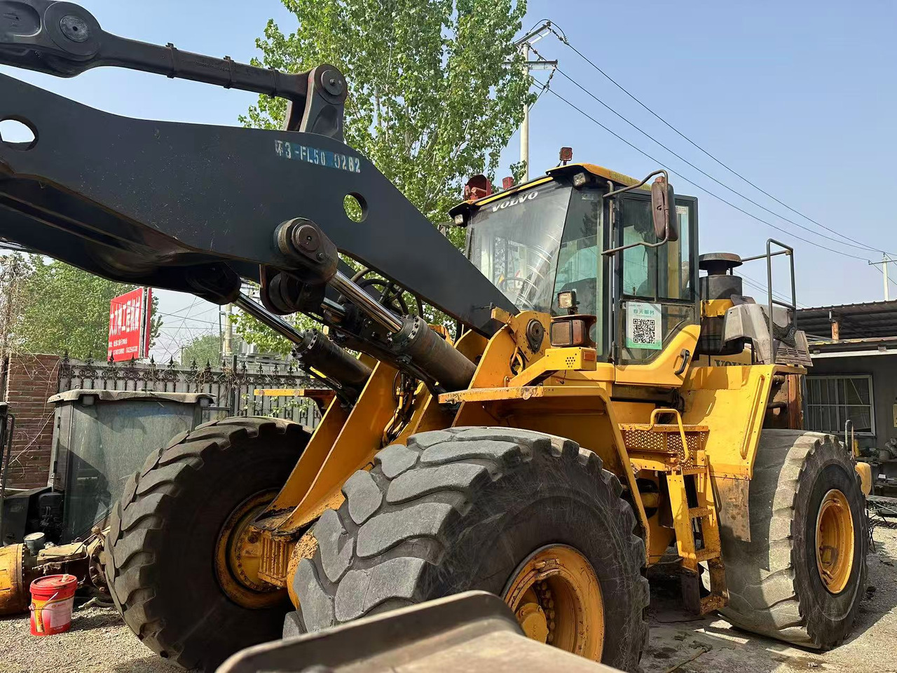 VOLVO L220F - Wheel loader: picture 1 VOLVO L220F - Wheel loader: picture 1