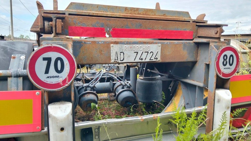 CARDI RIMORCHIO CARDI SCARRABILE PNEUMATICO - Roll-off/ Skip trailer: picture 4 CARDI RIMORCHIO CARDI SCARRABILE PNEUMATICO - Roll-off/ Skip trailer: picture 4