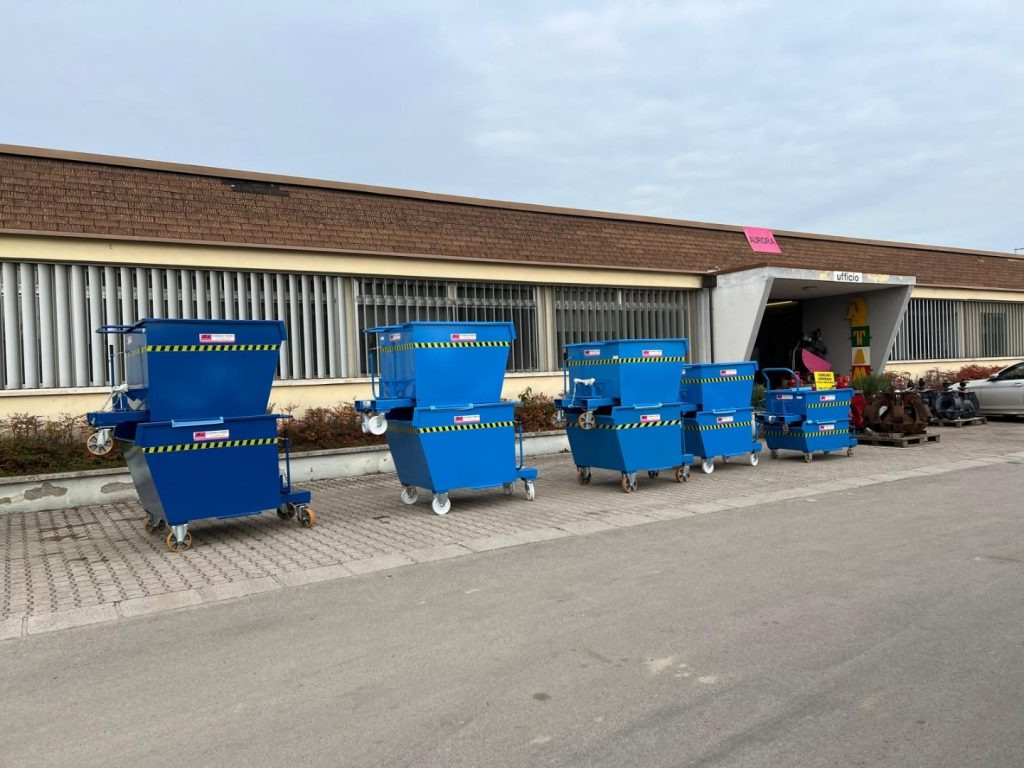 CONTAINER A BENNA RIBALTABILE - Construction equipment: picture 2 CONTAINER A BENNA RIBALTABILE - Construction equipment: picture 2