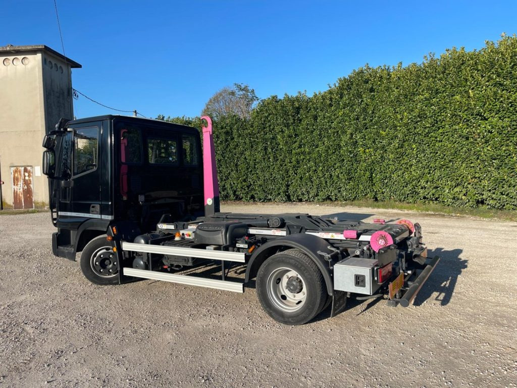 IVECO EUROCARGO 75E18 CON SCARRABILE NUOVO - Hook lift truck: picture 4 IVECO EUROCARGO 75E18 CON SCARRABILE NUOVO - Hook lift truck: picture 4
