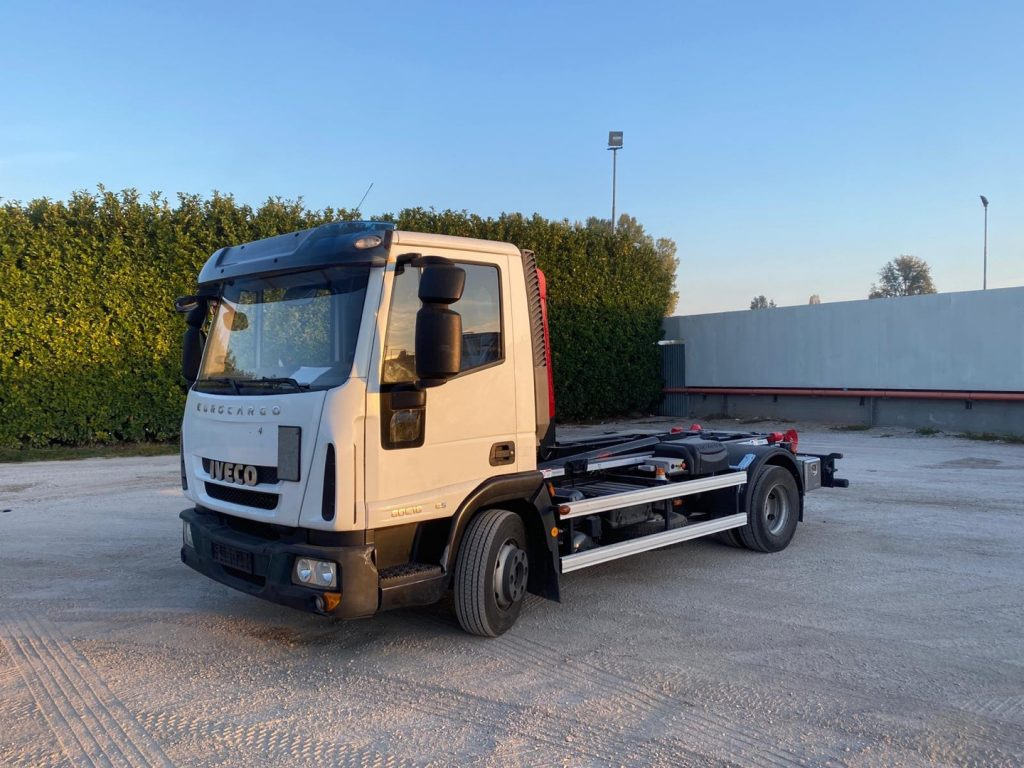 IVECO EUROCARGO 80 E18 CON IMPIANTO SCARRABILE NUO - Hook lift truck: picture 3 IVECO EUROCARGO 80 E18 CON IMPIANTO SCARRABILE NUO - Hook lift truck: picture 3