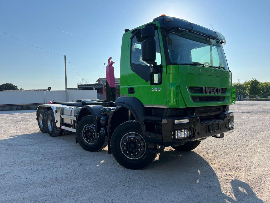 IVECO TRAKKER 450 SCARRABILE - Hook lift truck: picture 2 IVECO TRAKKER 450 SCARRABILE - Hook lift truck: picture 2