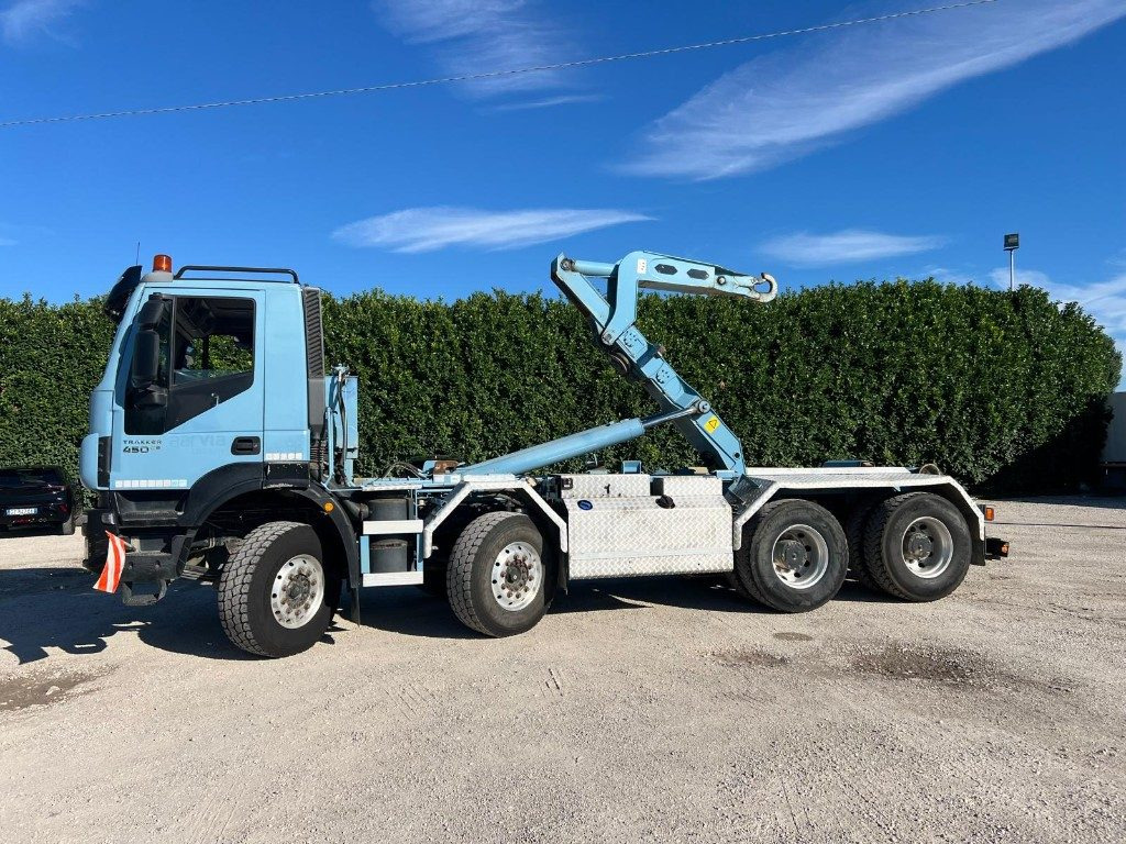 IVECO TRAKKER 450 SCARRABILE - Hook lift truck: picture 3 IVECO TRAKKER 450 SCARRABILE - Hook lift truck: picture 3