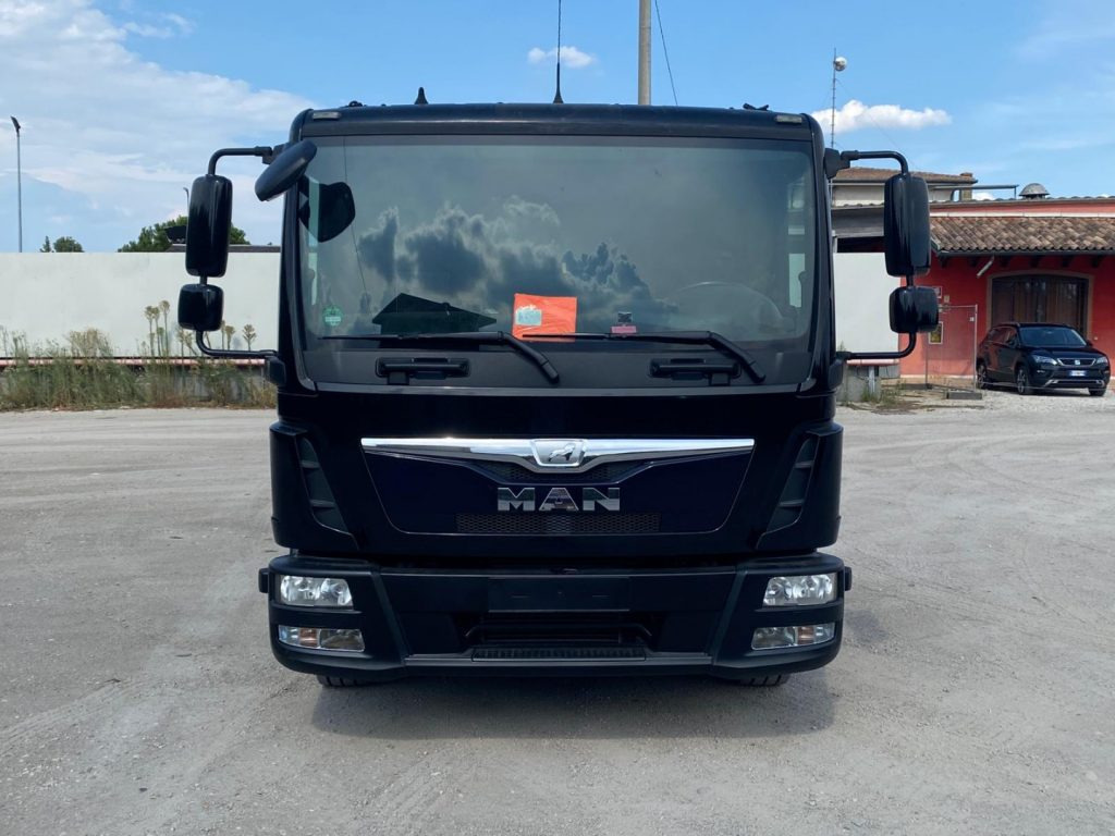 MAN TGL 12.220 CON SCARRABILE NUOVO - Hook lift truck: picture 2 MAN TGL 12.220 CON SCARRABILE NUOVO - Hook lift truck: picture 2