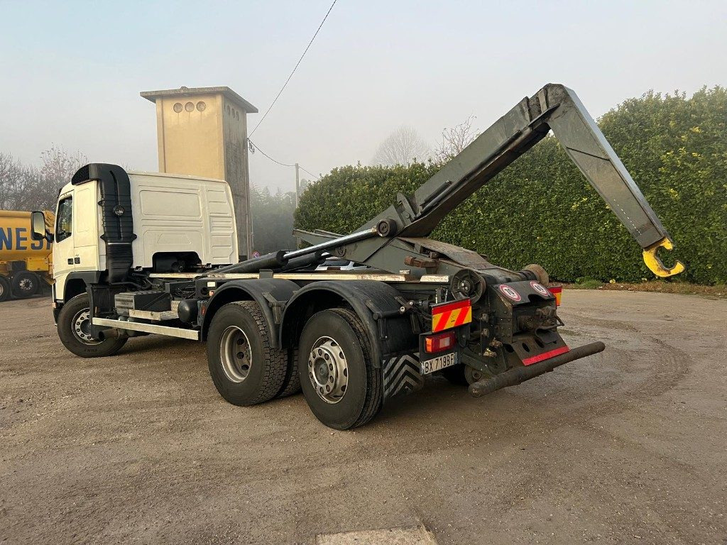 VOLVO FM12 420 SCARRABILE 6X2 - Hook lift truck: picture 5 VOLVO FM12 420 SCARRABILE 6X2 - Hook lift truck: picture 5