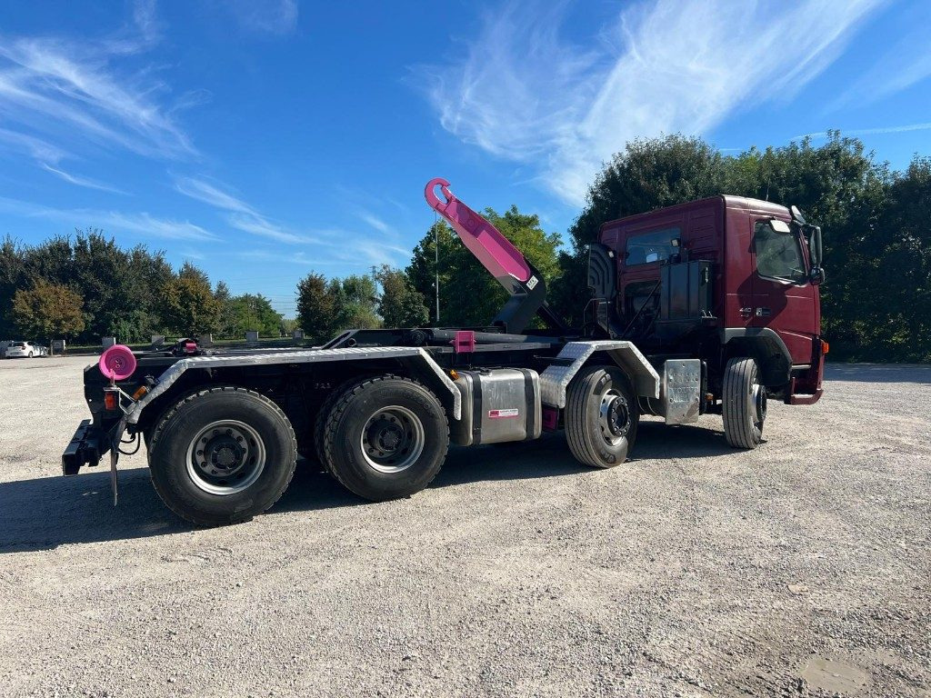 VOLVO FM440 SCARRABILE BALESTRATO - Hook lift truck: picture 5 VOLVO FM440 SCARRABILE BALESTRATO - Hook lift truck: picture 5
