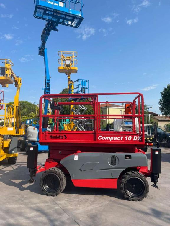 Haulotte COMPACT 10DX - Scissor lift: picture 1 Haulotte COMPACT 10DX - Scissor lift: picture 1