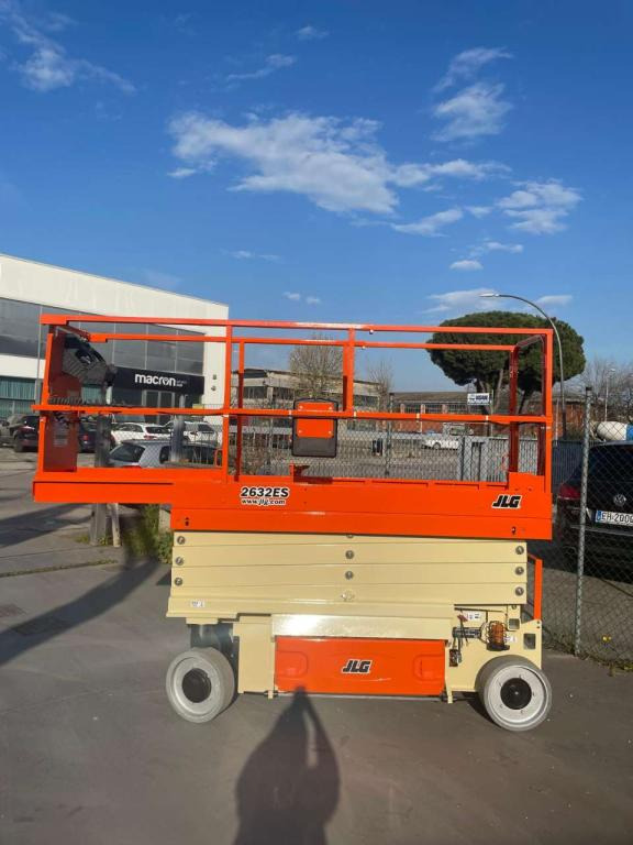 JLG 2632ES - Scissor lift: picture 2 JLG 2632ES - Scissor lift: picture 2