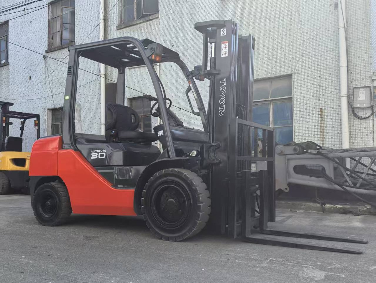 TOYOTA 8FD30 7FD30 FD50 FD100 Japan original 2.5ton 3Ton 3.5ton 5ton 7T 10t Used Diesel Forklift - Diesel forklift: picture 1 TOYOTA 8FD30 7FD30 FD50 FD100 Japan original 2.5ton 3Ton 3.5ton 5ton 7T 10t Used Diesel Forklift - Diesel forklift: picture 1