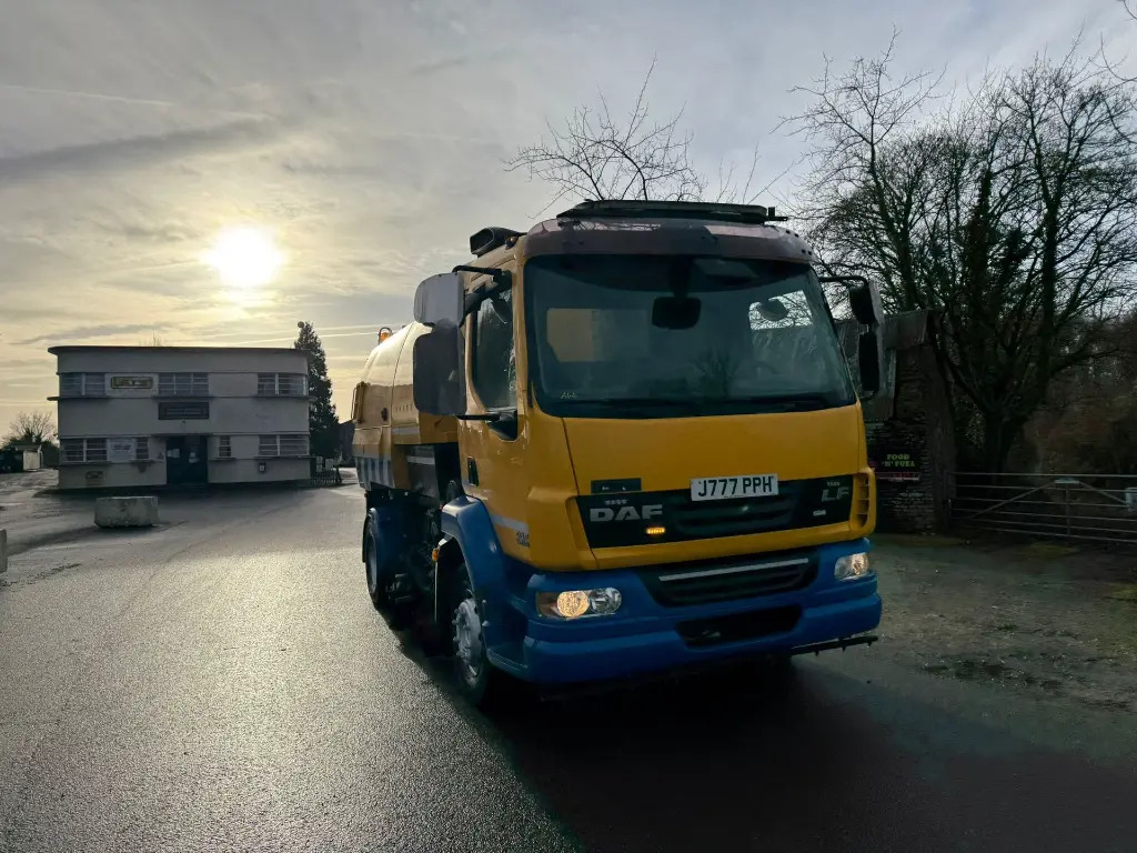 DAF LF 55.220 (Road-Sweeper with Vacuum) - LHD - Road sweeper: picture 4 DAF LF 55.220 (Road-Sweeper with Vacuum) - LHD - Road sweeper: picture 4