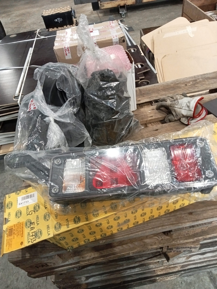 Trouillet FEU MODULAR HYBRID DROIT + GAUCHE - Tail light: picture 1 Trouillet FEU MODULAR HYBRID DROIT + GAUCHE - Tail light: picture 1