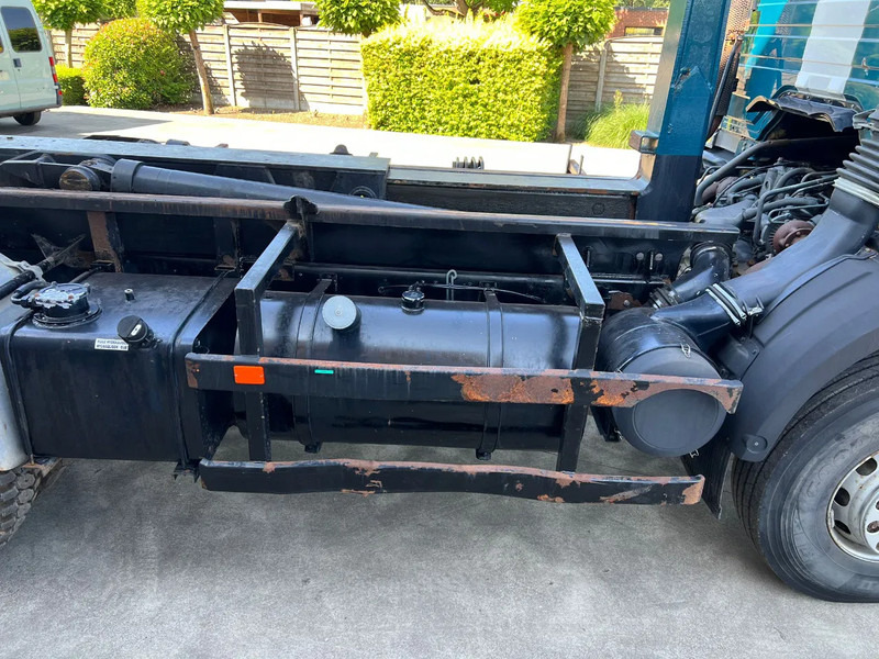 Mercedes-Benz SK 2638 V8 Ex-politie voertuig - Hook lift truck: picture 4 Mercedes-Benz SK 2638 V8 Ex-politie voertuig - Hook lift truck: picture 4