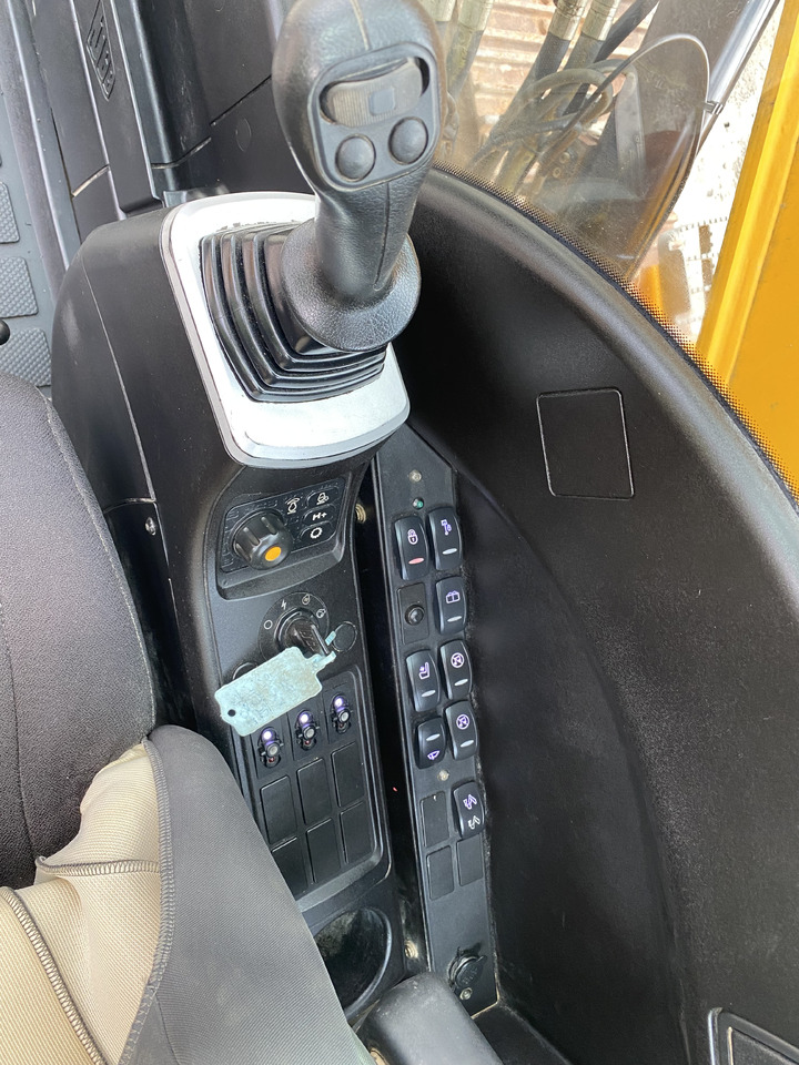 Crawler excavator JCB JS 210: picture 30 Crawler excavator JCB JS 210: picture 30