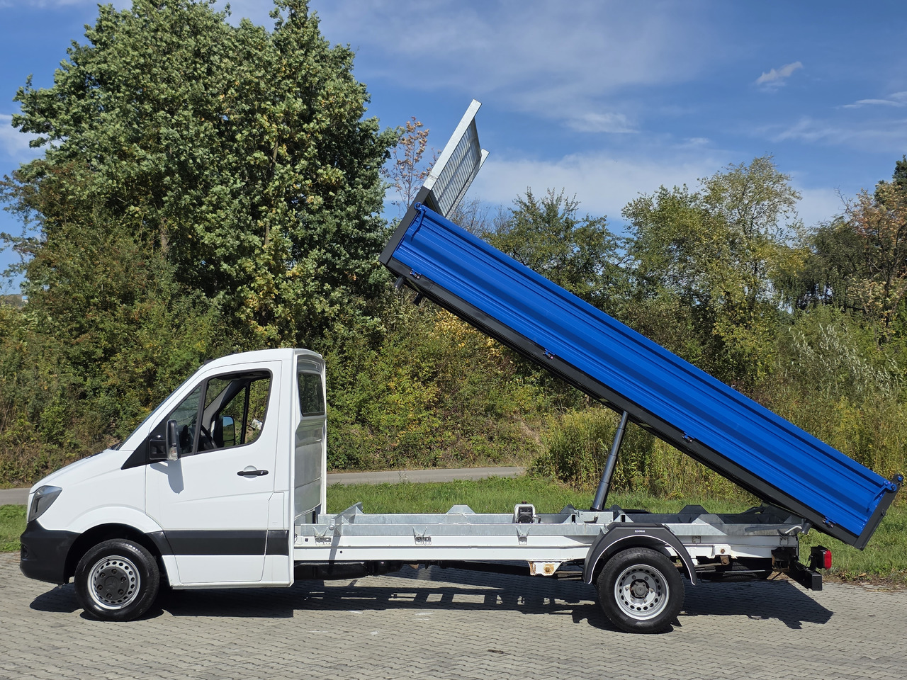 MERCEDES-BENZ Sprinter 419 CDI Wywrotka 4.50 M ! Kiper 3-Stronny ! Klima ! 3.0 CDI * 190 Km ! - Tipper van: picture 4 MERCEDES-BENZ Sprinter 419 CDI Wywrotka 4.50 M ! Kiper 3-Stronny ! Klima ! 3.0 CDI * 190 Km ! - Tipper van: picture 4