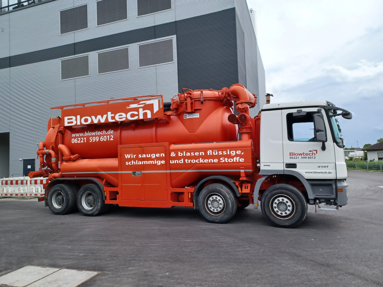 MERCEDES-BENZ Naaktgeboren Vacu-Press 8000 High-Lift V2A less km+hours! - Vacuum truck: picture 1 MERCEDES-BENZ Naaktgeboren Vacu-Press 8000 High-Lift V2A less km+hours! - Vacuum truck: picture 1