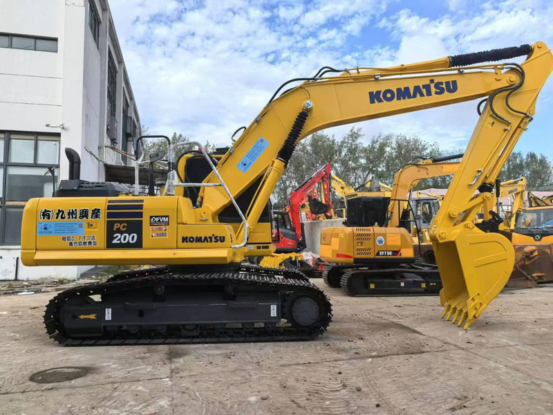 Komatsu PC200 PC220 - Crawler excavator: picture 4 Komatsu PC200 PC220 - Crawler excavator: picture 4