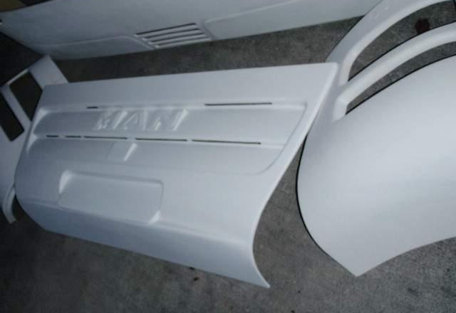 Zderzak przedni środkowy MAN Lion's Coach R07,R08 do autobusu MAN Lions Coach MAN LION'S COACH R07, R08 - Bumper for Bus: picture 1 Zderzak przedni środkowy MAN Lion's Coach R07,R08 do autobusu MAN Lions Coach MAN LION'S COACH R07, R08 - Bumper for Bus: picture 1