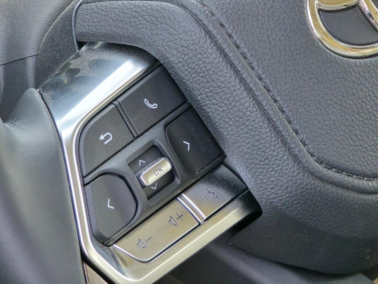 Land Cruiser GXR 3.5L Twin Turbo - Car: picture 5 Land Cruiser GXR 3.5L Twin Turbo - Car: picture 5