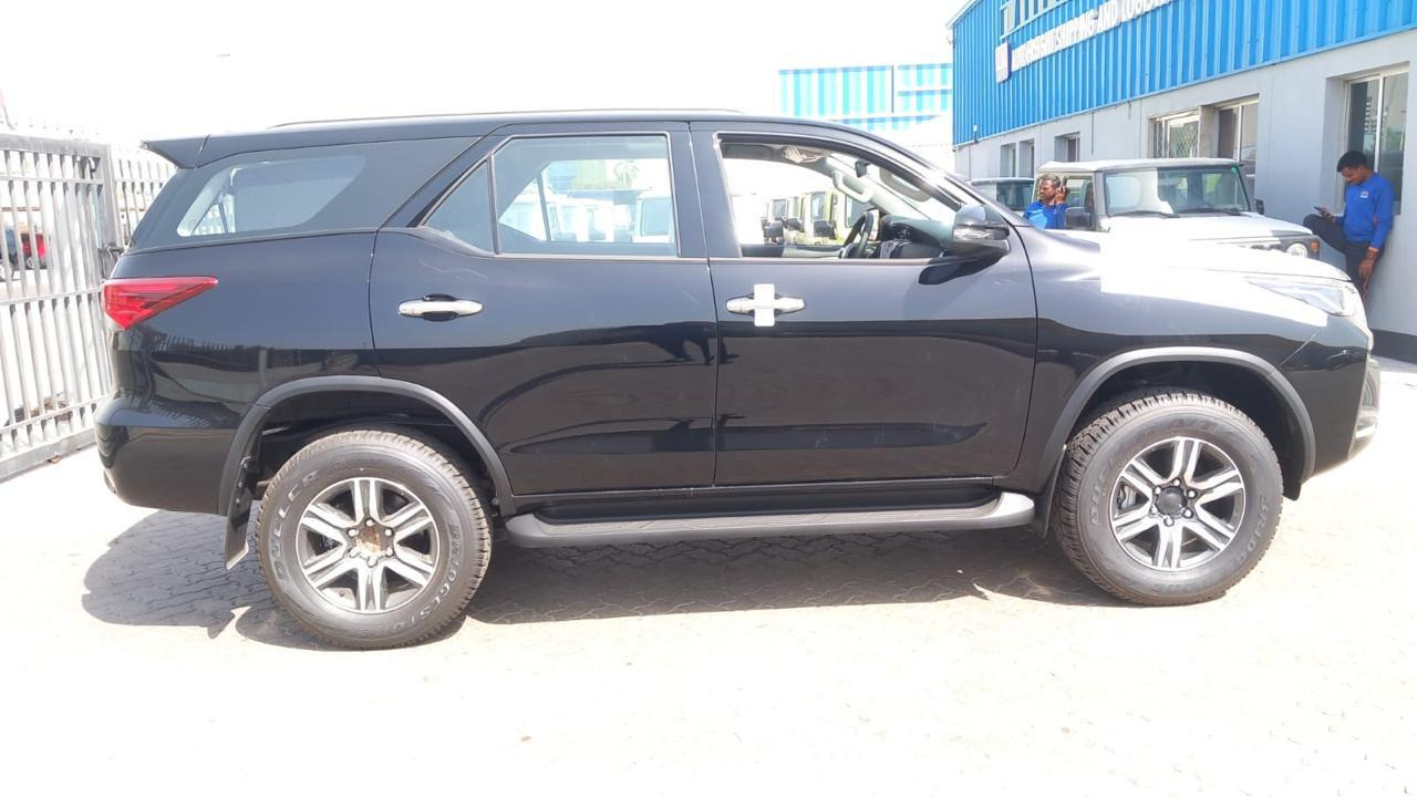 TOYOTA 2.4L SR5 Comfort 4WD - Car: picture 1 TOYOTA 2.4L SR5 Comfort 4WD - Car: picture 1