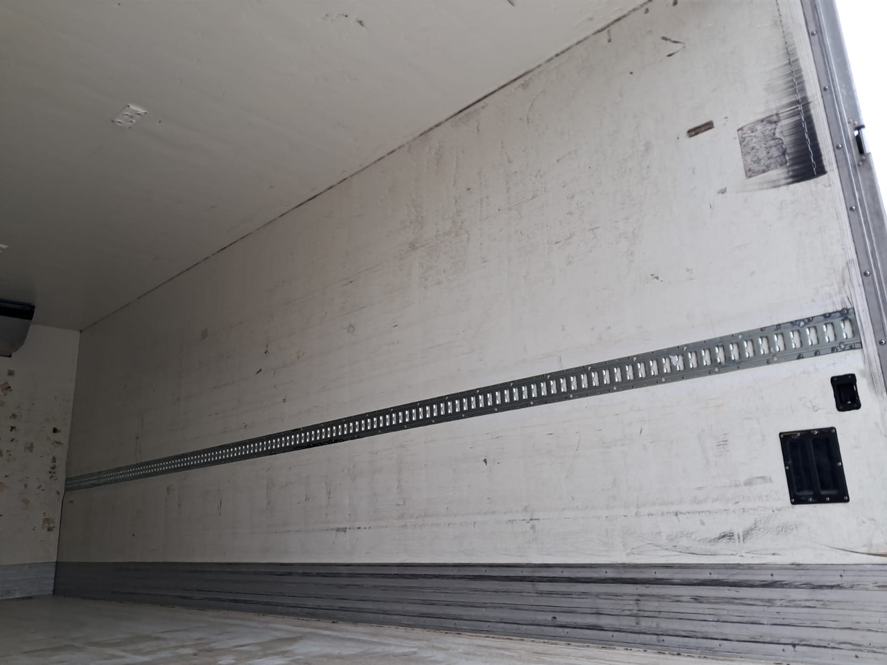 MERCEDES-BENZ Antos 1833 Kühlkoffer LBW | Standheizung | Euro 6 leasing MERCEDES-BENZ Antos 1833 Kühlkoffer LBW | Standheizung | Euro 6: picture 15 MERCEDES-BENZ Antos 1833 Kühlkoffer LBW | Standheizung | Euro 6 leasing MERCEDES-BENZ Antos 1833 Kühlkoffer LBW | Standheizung | Euro 6: picture 15