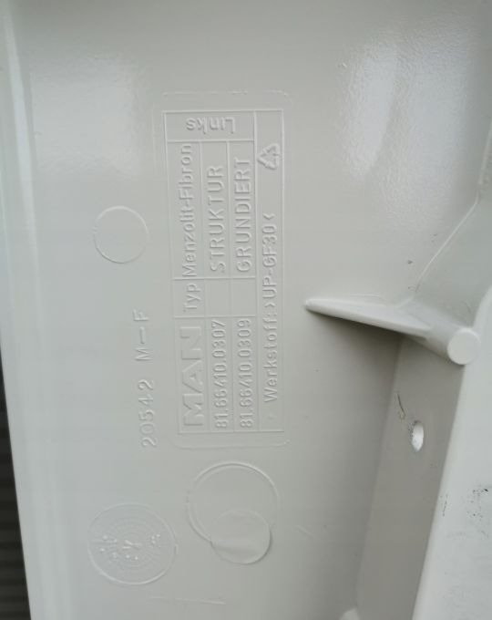 BANAN MASKOWNICA BŁOTNIKA MAN TGX LH RAL 9010 - Fender for Truck: picture 3 BANAN MASKOWNICA BŁOTNIKA MAN TGX LH RAL 9010 - Fender for Truck: picture 3