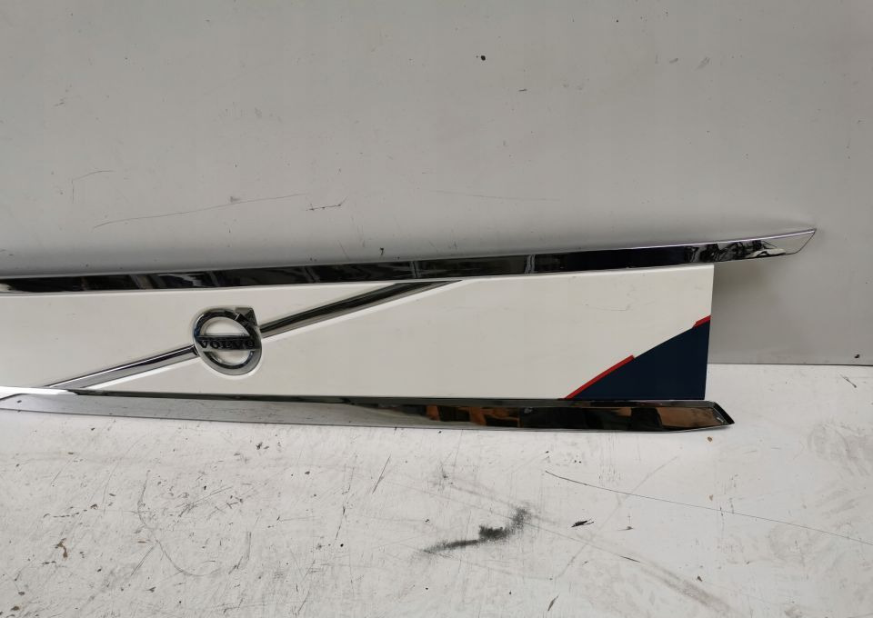 GRILL ATRAPA VOLVO FH 4 ORYGINAŁ CHROM - Grill for Truck: picture 2 GRILL ATRAPA VOLVO FH 4 ORYGINAŁ CHROM - Grill for Truck: picture 2