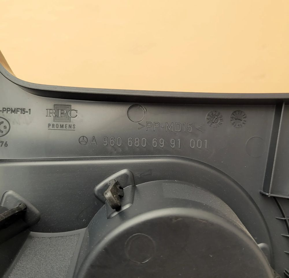 KONSOLA SCHOWRK MERCEDES ACTROS MP4 MP5 NOWY ORYGINAŁ A9606806991/001 CHWALIM116 - Dashboard for Truck: picture 3 KONSOLA SCHOWRK MERCEDES ACTROS MP4 MP5 NOWY ORYGINAŁ A9606806991/001 CHWALIM116 - Dashboard for Truck: picture 3