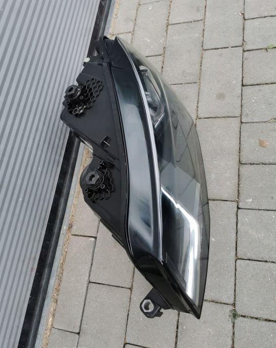 LAMPA PRZÓD VW CEDDY LEWA 2K1.9.I - Headlight: picture 2 LAMPA PRZÓD VW CEDDY LEWA 2K1.9.I - Headlight: picture 2