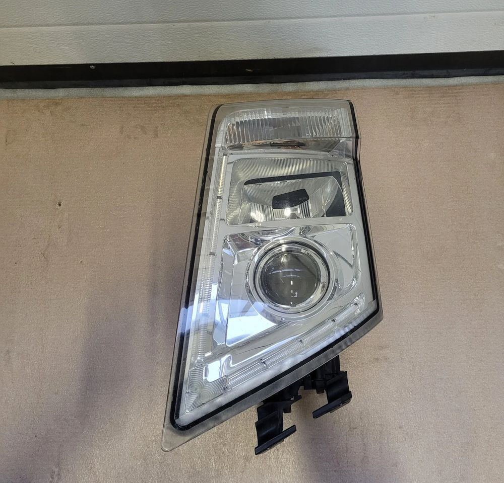 LAMPA XENON LH VOLVO FH 13 ORYGINAŁ - Lights/ Lighting: picture 2 LAMPA XENON LH VOLVO FH 13 ORYGINAŁ - Lights/ Lighting: picture 2
