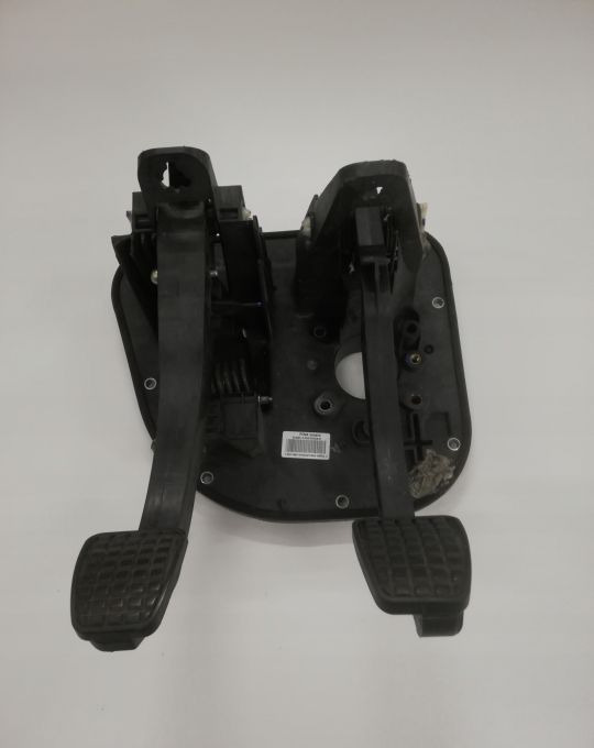 MOCOWANIE PODSTAWA PEDAŁÓW IVECO DAILY 5801482032 - Pedal for Commercial vehicle: picture 1 MOCOWANIE PODSTAWA PEDAŁÓW IVECO DAILY 5801482032 - Pedal for Commercial vehicle: picture 1