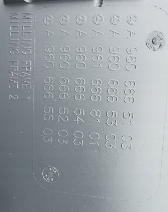 STOPNICA WŁAZ MERCEDES ACTROS MP4 ORYGINAŁ RH. - Footstep for Truck: picture 5 STOPNICA WŁAZ MERCEDES ACTROS MP4 ORYGINAŁ RH. - Footstep for Truck: picture 5