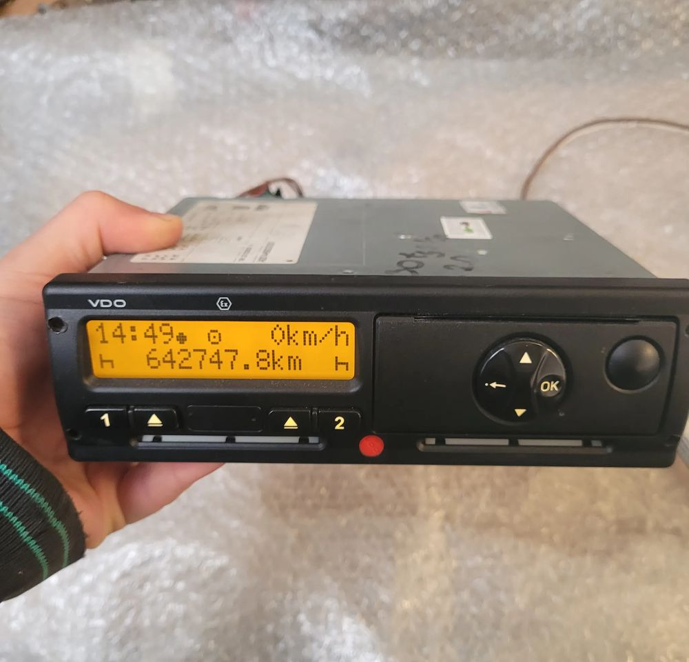 TACHOGRAF MERCEDES ACTROS A0014469033 R.2.0 - Tachograph for Truck: picture 1 TACHOGRAF MERCEDES ACTROS A0014469033 R.2.0 - Tachograph for Truck: picture 1