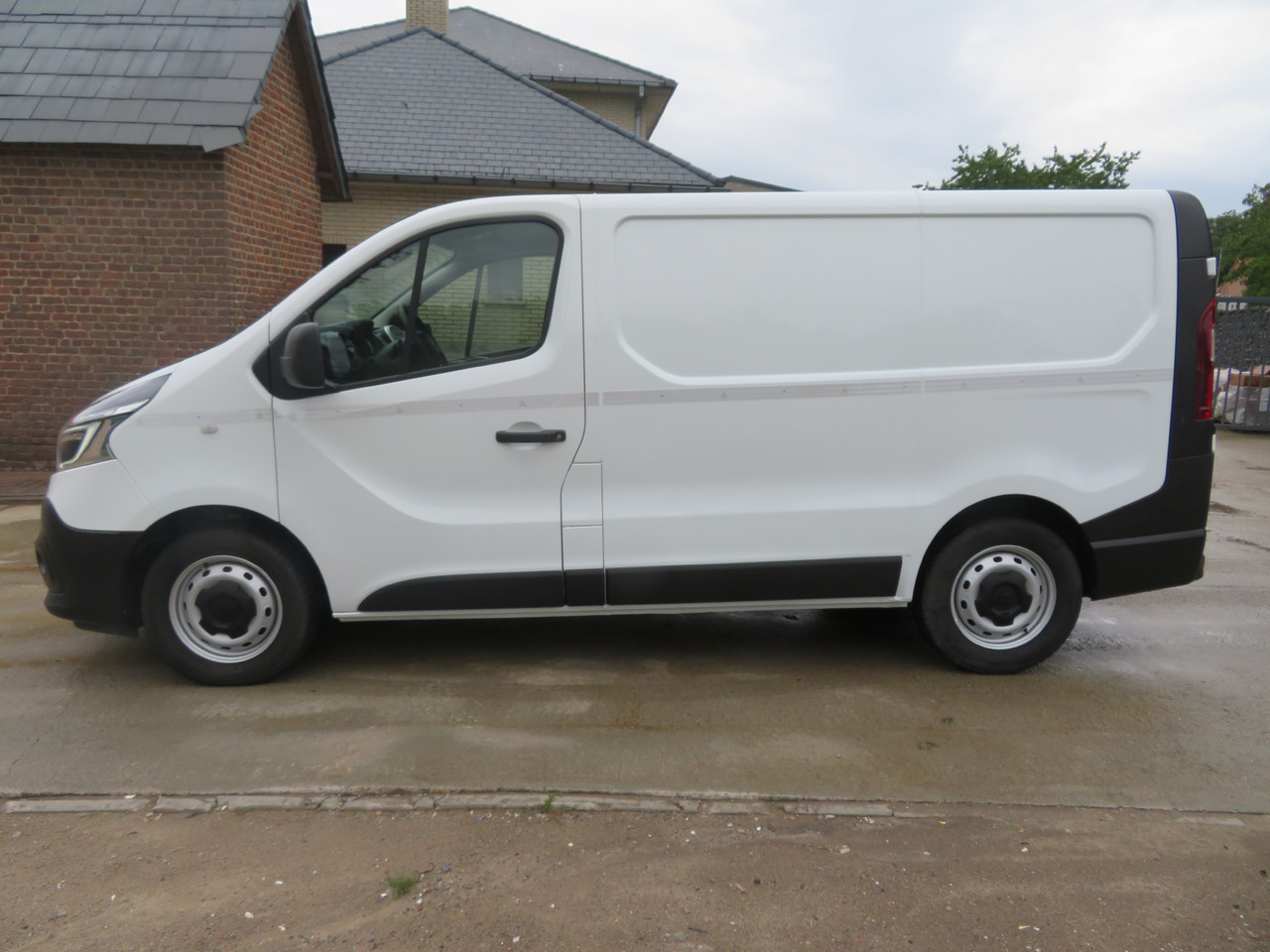 Renault Trafic 2.0dCi Grand Confort - L2H1 - Small van: picture 4 Renault Trafic 2.0dCi Grand Confort - L2H1 - Small van: picture 4