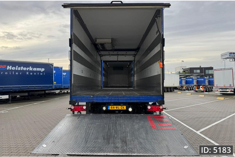 Mercedes-Benz Antos 2736 Day Cab, Euro 6, + Schmitz / Durchladbar / Carrier / 92m3 - Refrigerator truck: picture 4 Mercedes-Benz Antos 2736 Day Cab, Euro 6, + Schmitz / Durchladbar / Carrier / 92m3 - Refrigerator truck: picture 4