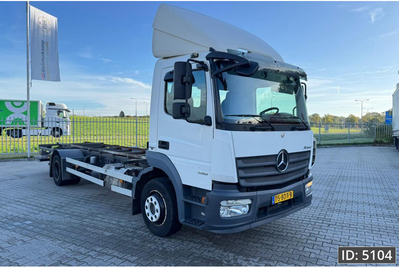 Mercedes-Benz Atego 1318 Day Cab, Euro 6, / BDF / DHOLLANDIA 2000KG - Container transporter/ Swap body truck: picture 5 Mercedes-Benz Atego 1318 Day Cab, Euro 6, / BDF / DHOLLANDIA 2000KG - Container transporter/ Swap body truck: picture 5