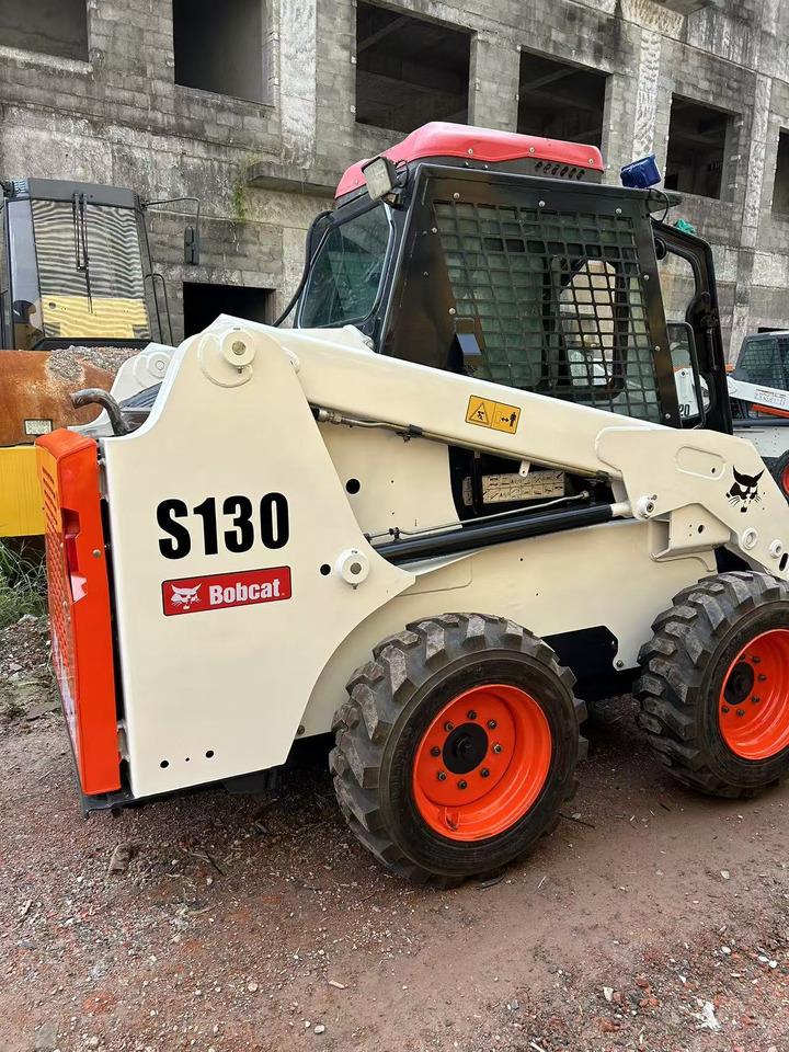 BOBCAT Skid Steer Loader S130 - Skid steer loader: picture 2 BOBCAT Skid Steer Loader S130 - Skid steer loader: picture 2