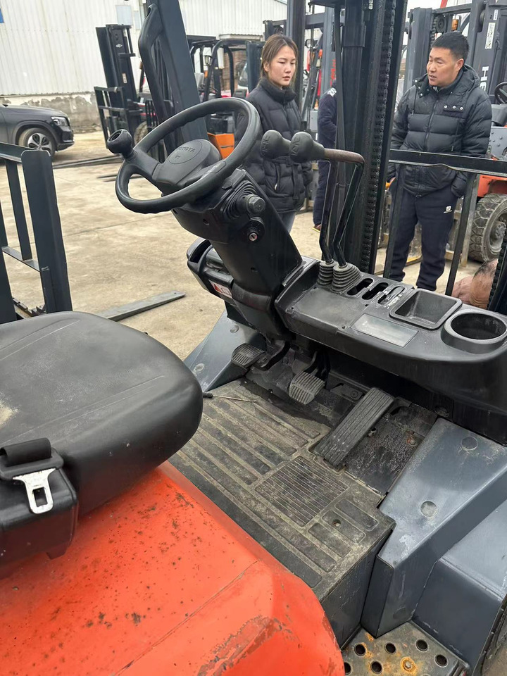 Construction machinery TOYOTA FD20 Forklift Click for Discount: picture 11