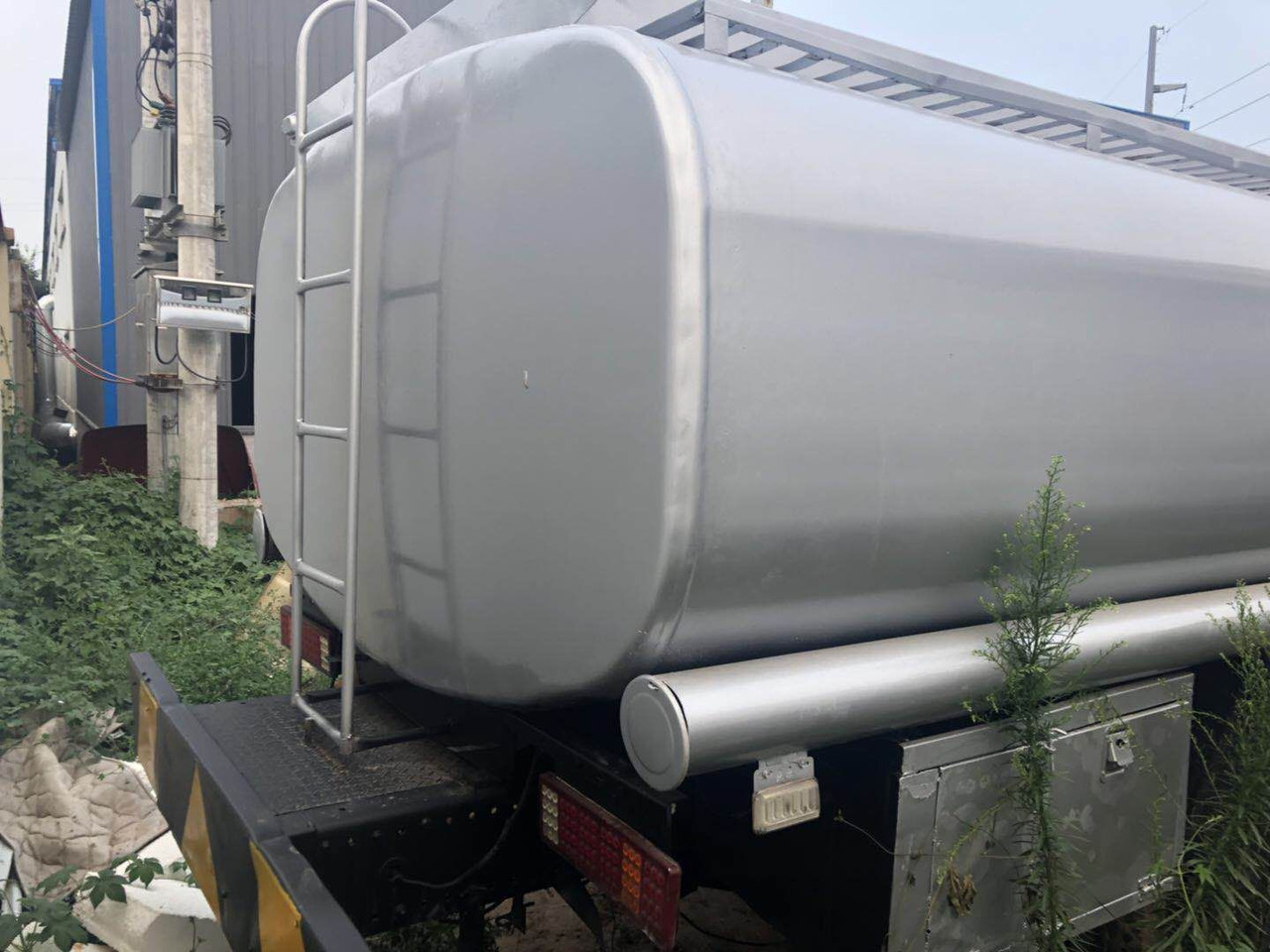DONGFENG fuel tanker CLICK HERE FOR DISCOUNT - Tank truck: picture 4 DONGFENG fuel tanker CLICK HERE FOR DISCOUNT - Tank truck: picture 4