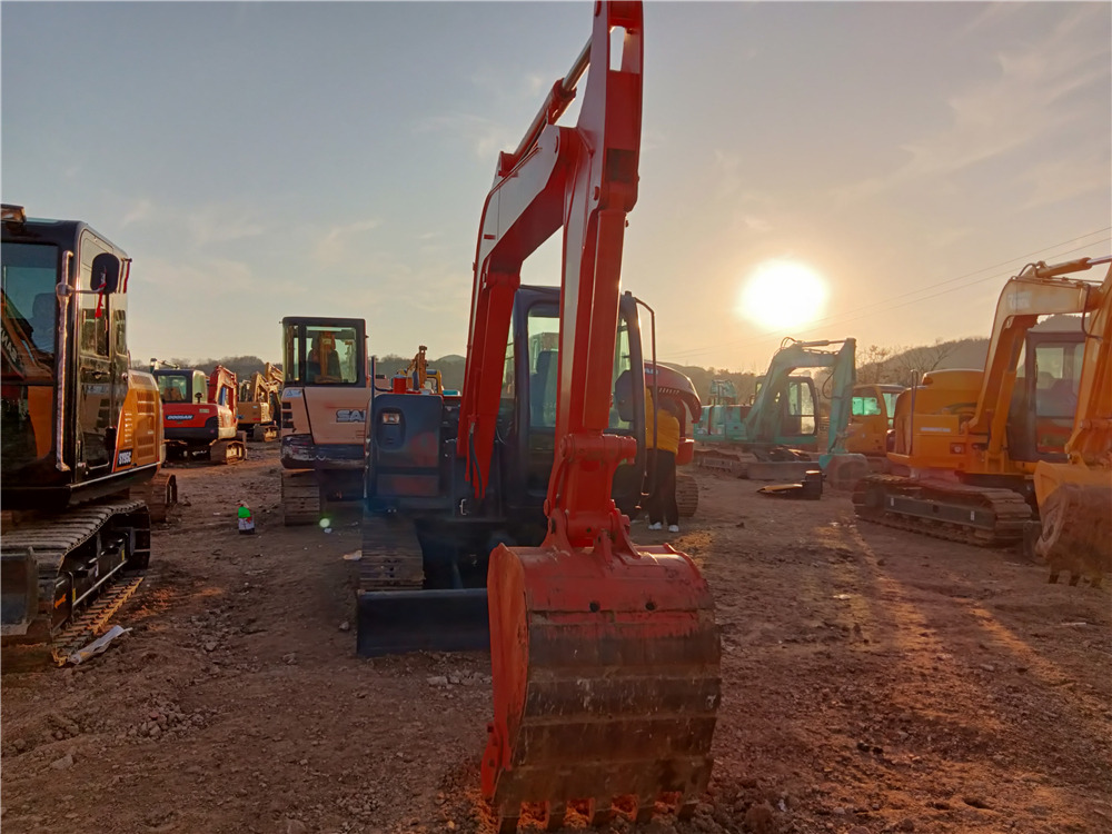 HITACHI ZX60 - Crawler excavator: picture 5 HITACHI ZX60 - Crawler excavator: picture 5