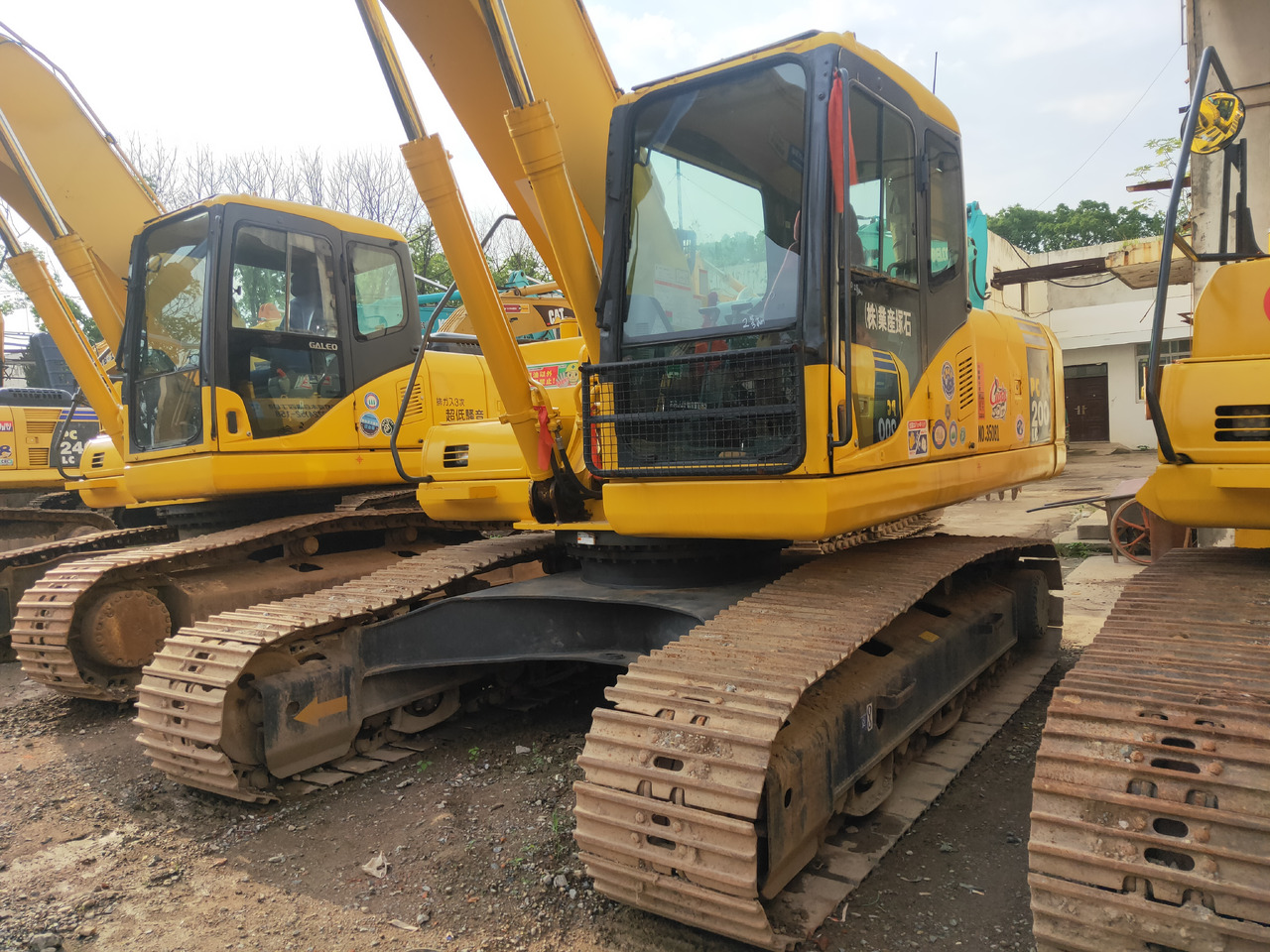 KOMATSU PC200L - Crawler excavator: picture 1 KOMATSU PC200L - Crawler excavator: picture 1
