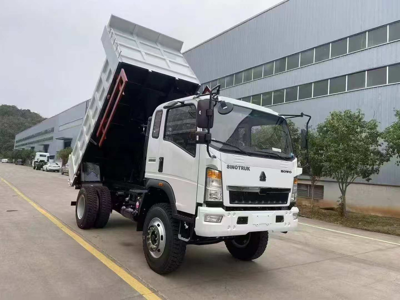 SINOTRUK HOWO 4x2 Dump Truck Click Here for Discount - Tipper: picture 1 SINOTRUK HOWO 4x2 Dump Truck Click Here for Discount - Tipper: picture 1