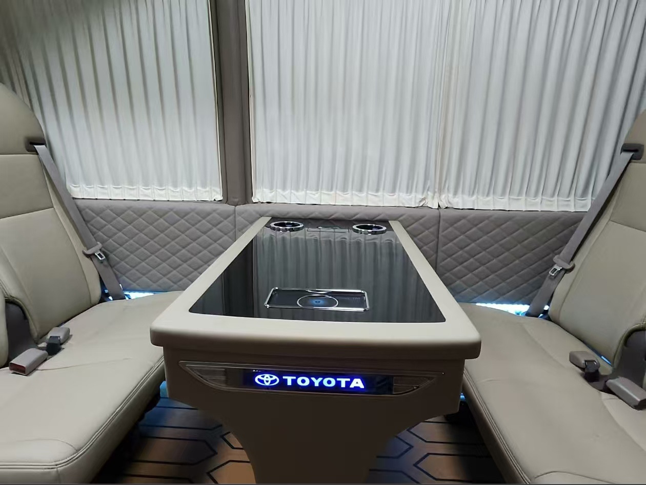 TOYOTA White Mini Bus Click Here for Discount - Coach: picture 3 TOYOTA White Mini Bus Click Here for Discount - Coach: picture 3