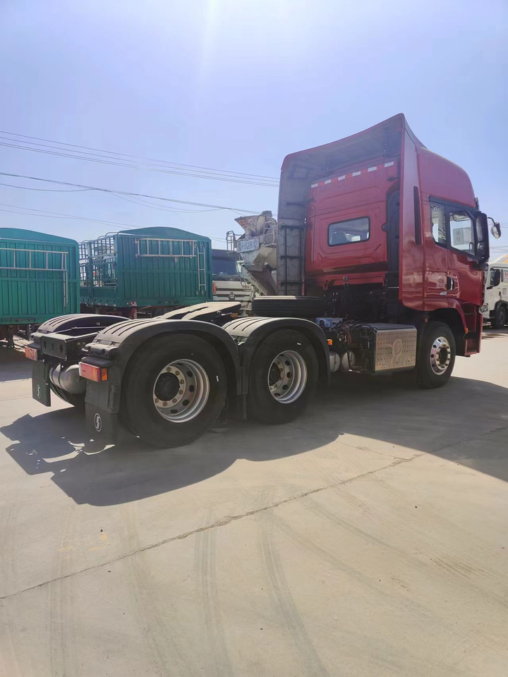 SINOTRUK Delong X5000 6X4 Automatic Tractor - Tractor unit: picture 5 SINOTRUK Delong X5000 6X4 Automatic Tractor - Tractor unit: picture 5