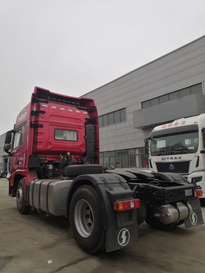 SINOTRUK M1064 4X2 Manual Tractor Unit - Tractor unit: picture 4 SINOTRUK M1064 4X2 Manual Tractor Unit - Tractor unit: picture 4