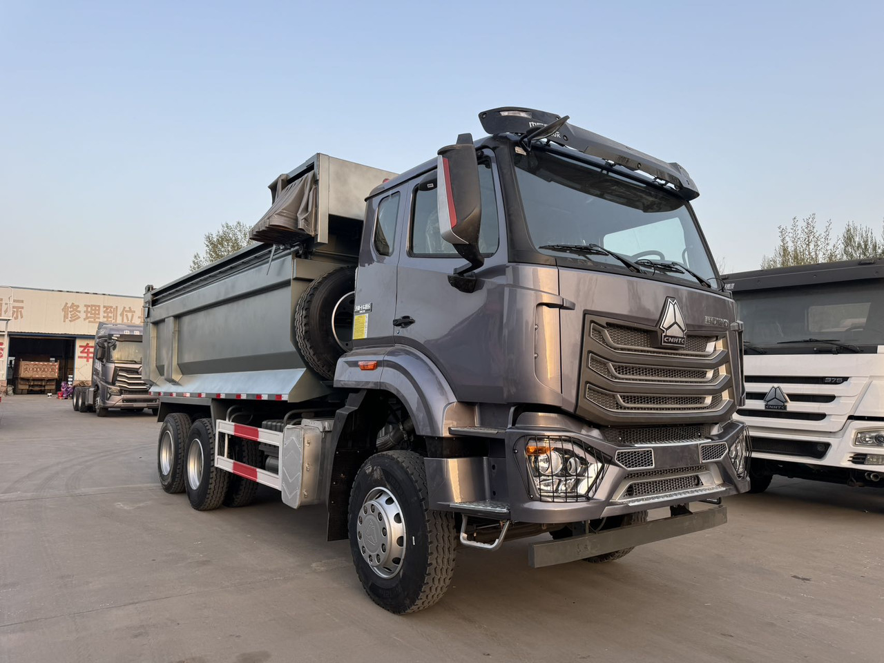 SINOTRUK HOWO NX430 6X4 - Truck: picture 4 SINOTRUK HOWO NX430 6X4 - Truck: picture 4