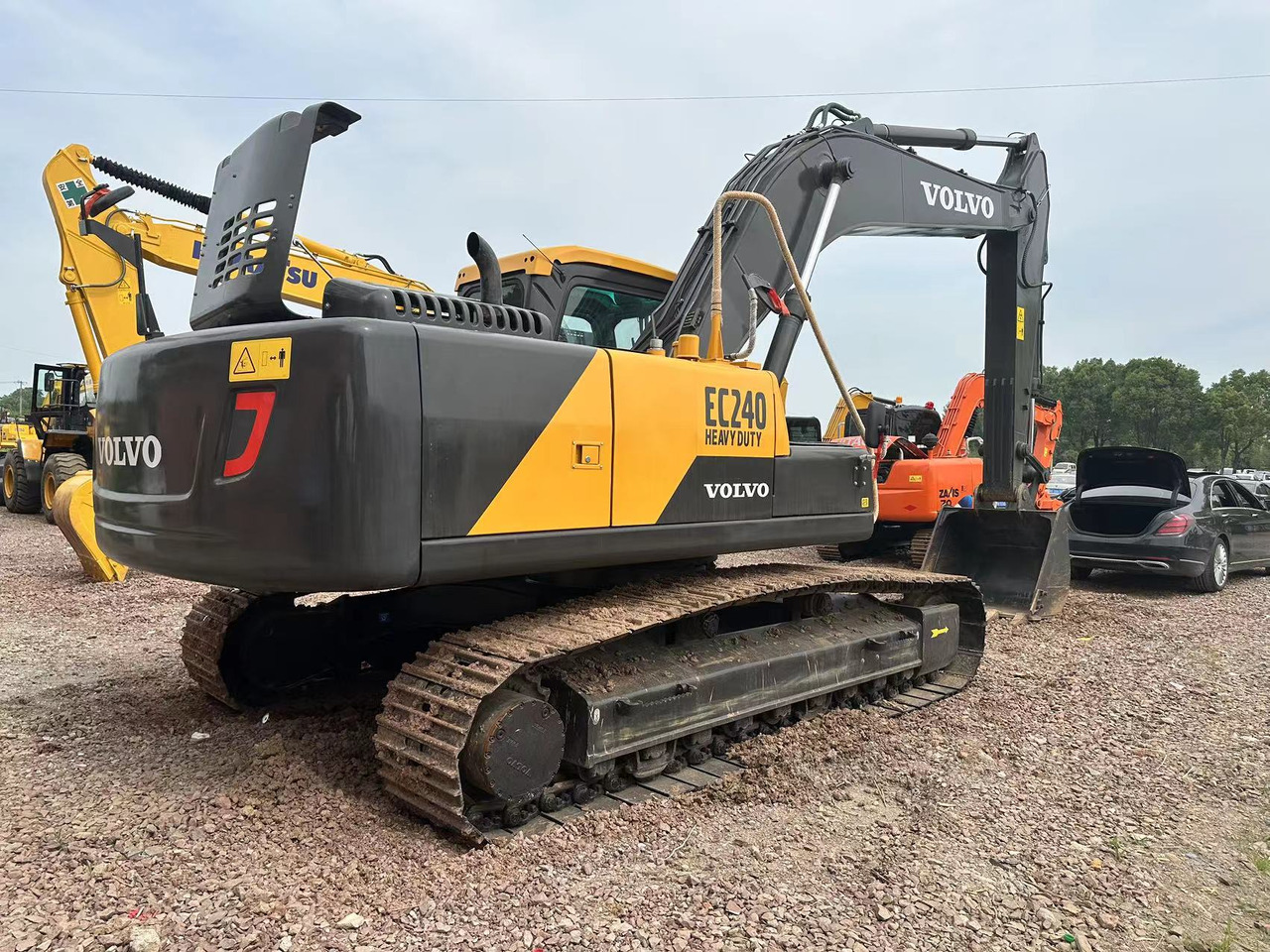 VOLVO Excavator EC240D Cilck for Discount - Excavator: picture 1 VOLVO Excavator EC240D Cilck for Discount - Excavator: picture 1