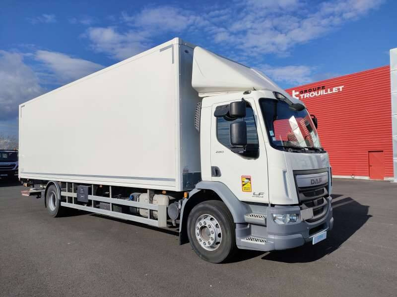 Camion Porteur 19 TONNES 280 CV HAYON PORTE RELEVANTE - Box truck: picture 1 Camion Porteur 19 TONNES 280 CV HAYON PORTE RELEVANTE - Box truck: picture 1