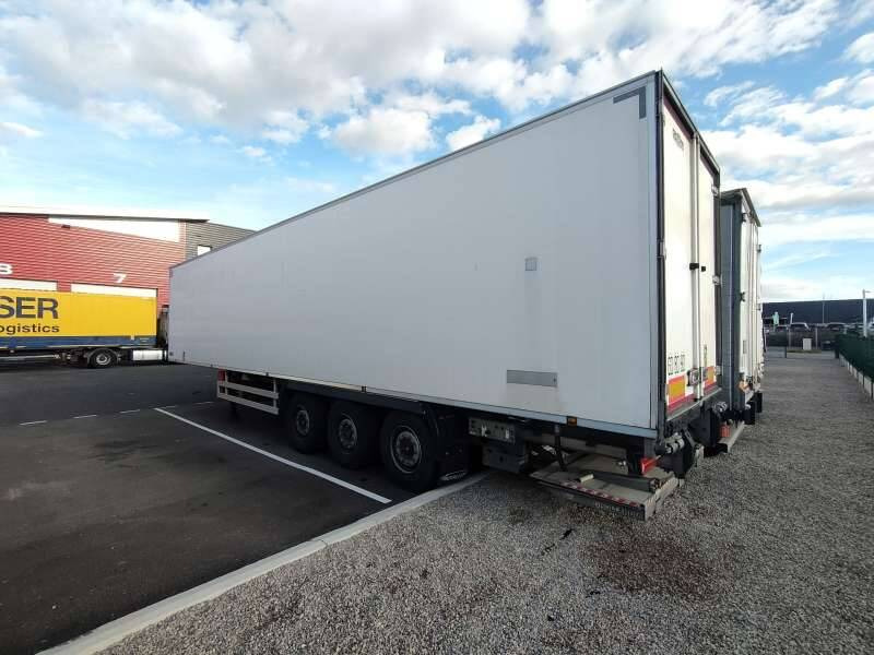 Semi-remorque 3 Essieux 38 TONNES HAYON CAISSE CHEREAU GROUPE CARRIER VECTOR HE 19 MT - Refrigerator semi-trailer: picture 3 Semi-remorque 3 Essieux 38 TONNES HAYON CAISSE CHEREAU GROUPE CARRIER VECTOR HE 19 MT - Refrigerator semi-trailer: picture 3