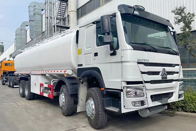 SINOTRUK Howo Stainless Steel Fuel Tanks for Trucks for Sale in Paraguay - Tank truck: picture 1 SINOTRUK Howo Stainless Steel Fuel Tanks for Trucks for Sale in Paraguay - Tank truck: picture 1