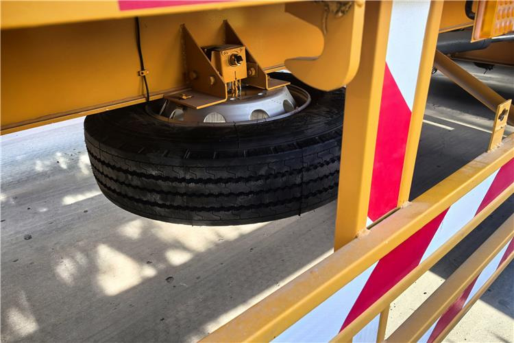 TITAN 6 Axle 62m Extendable Trailer for Sale In Ghana - Dropside/ Flatbed semi-trailer: picture 5 TITAN 6 Axle 62m Extendable Trailer for Sale In Ghana - Dropside/ Flatbed semi-trailer: picture 5